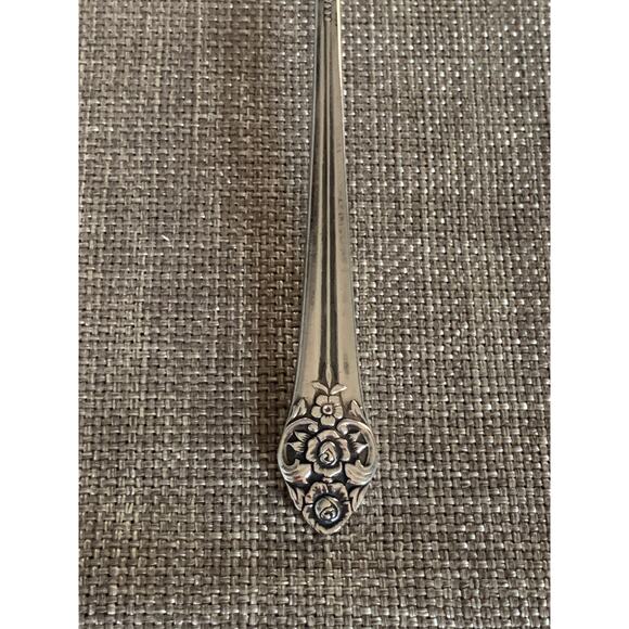 Rogers 1881 Oneida Ltd 1948 Salad Fork Plantation Pattern 6 1/2" Silverplate - Picture 2 of 7